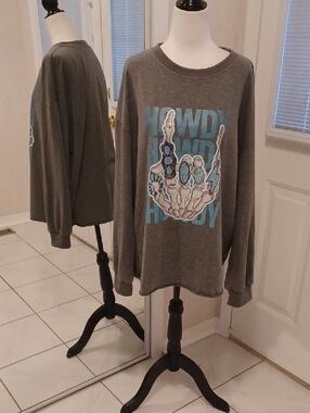 4/$60 Grey Graphic 'Howdy' Skeleton Hand Sweatshirt - Size 2XL